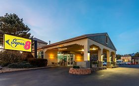 Super 8 By Wyndham Nau/Downtown Conference Center